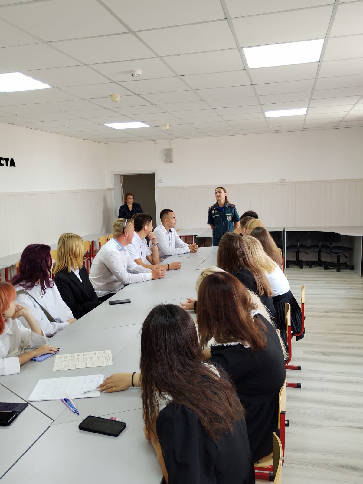 Ребятам напомнили уроки ОБЖ, где рассказывается о видах ран, кровотечениях .